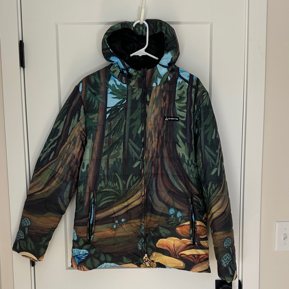 Men’s puffy jacket with hood. Colorful PNE Print